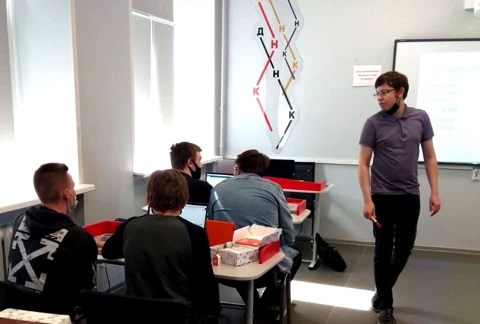 Как работает беспроводная сеть: лекция ученого ЧГУ для школьников города