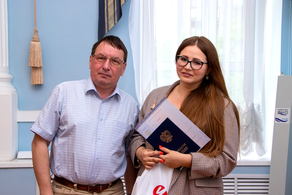 Выпускница ЧГУ награждена Минпросвещения за успехи в педагогической деятельности