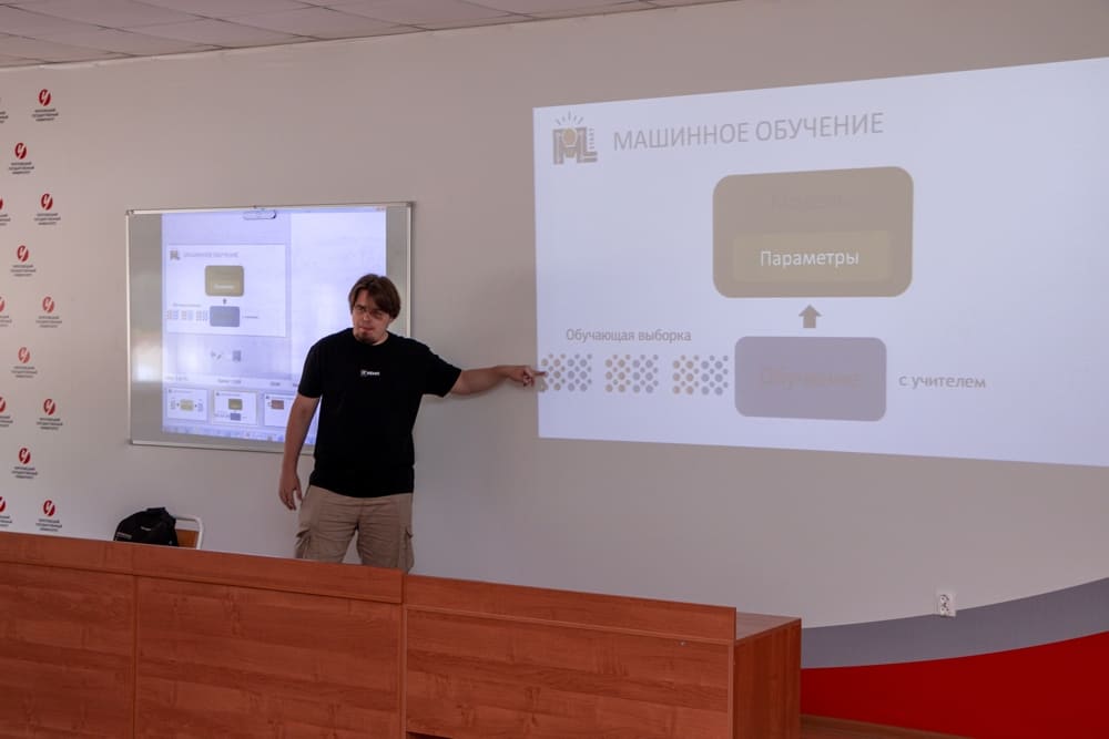 В ЧГУ рассказали школьникам о нейронных сетях