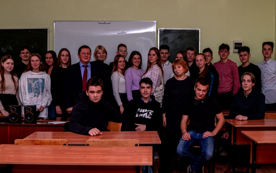 Школьники с экскурсией по кафедре теплоэнергетики и теплотехники