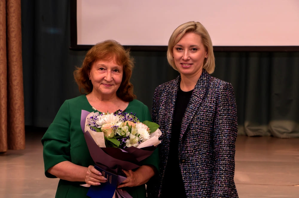 Ректор ЧГУ вручила награды членам Ученого совета